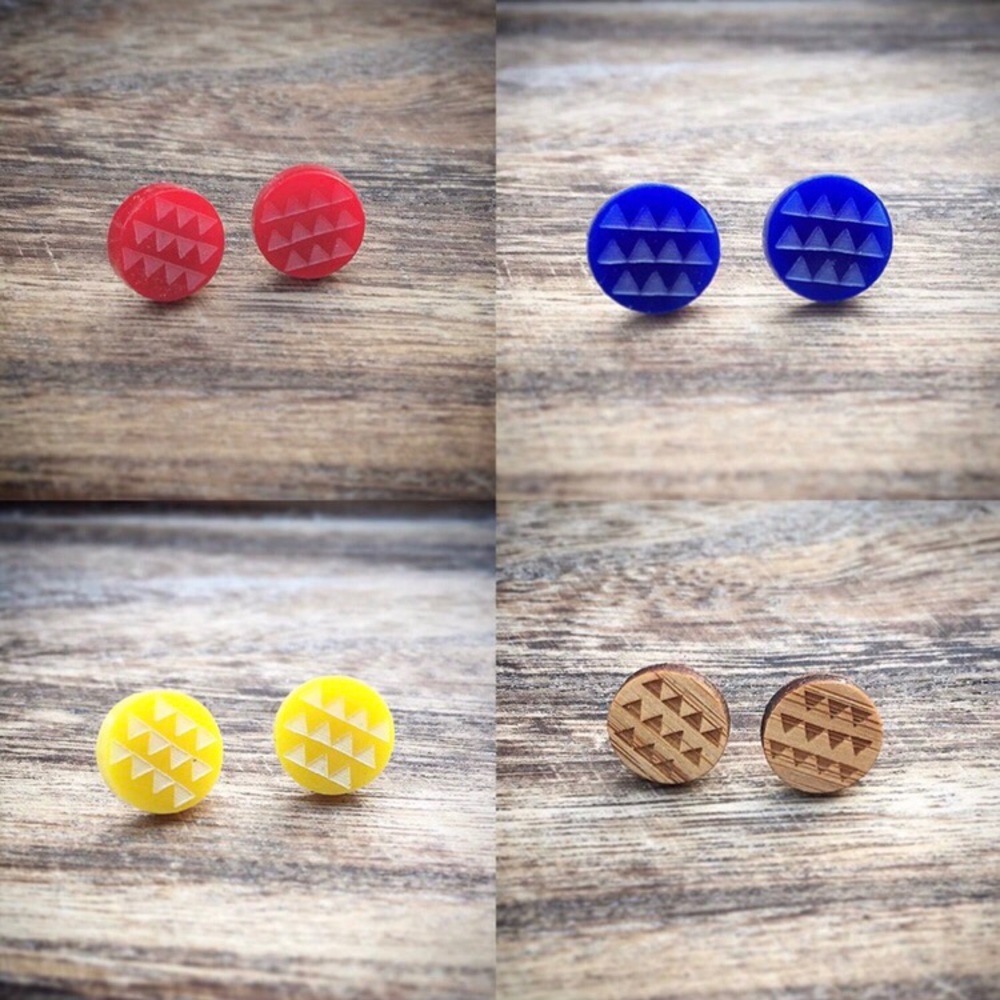 Simple triangle disc earrings